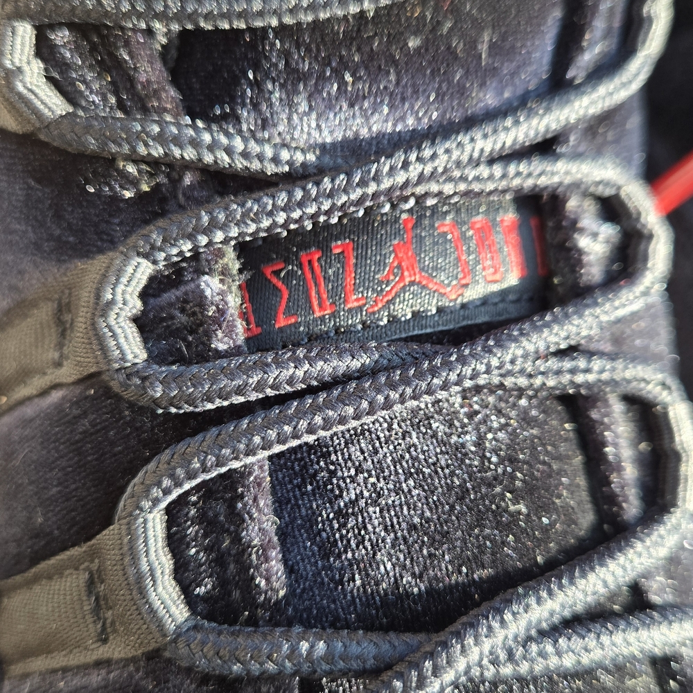 Women's Air Jordan 11 "Bred Velvet" *LIKE NEW* - Picture 7 of 7